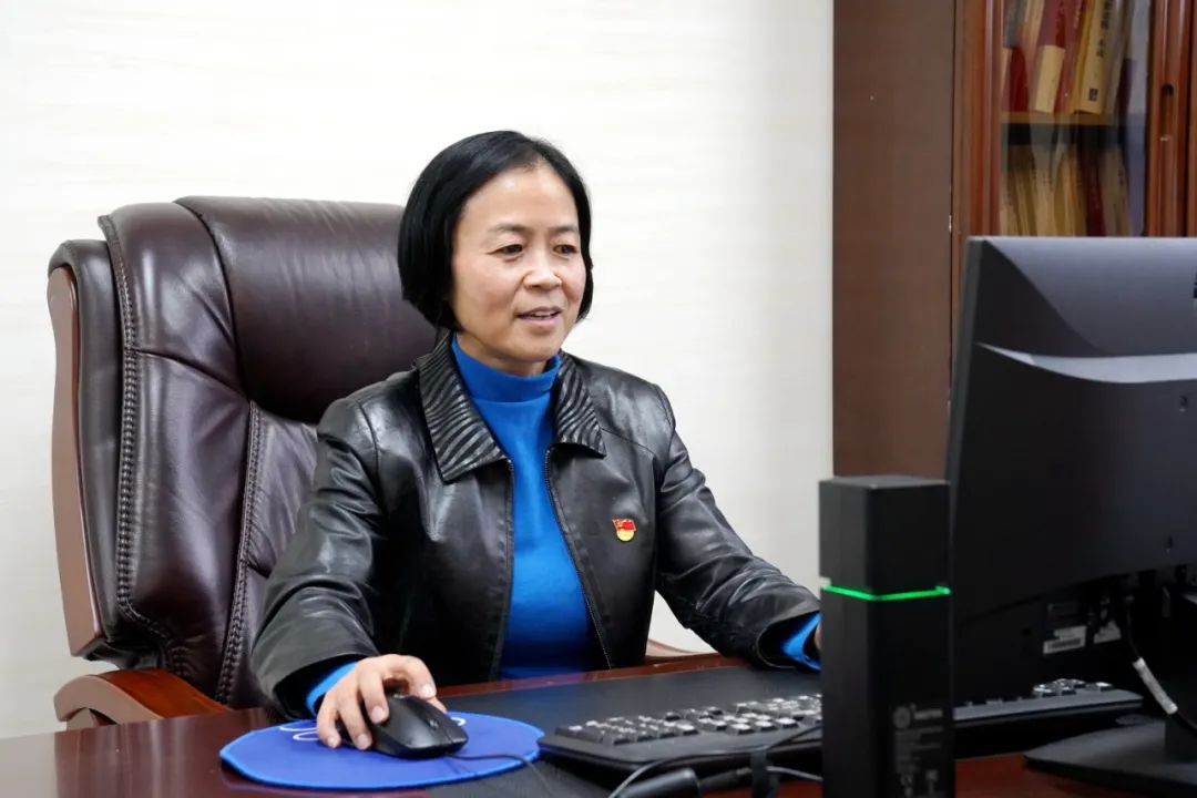 “医”起学习党的二十大精神丨院党委书记张秋梅为抗疫一线人员讲党课